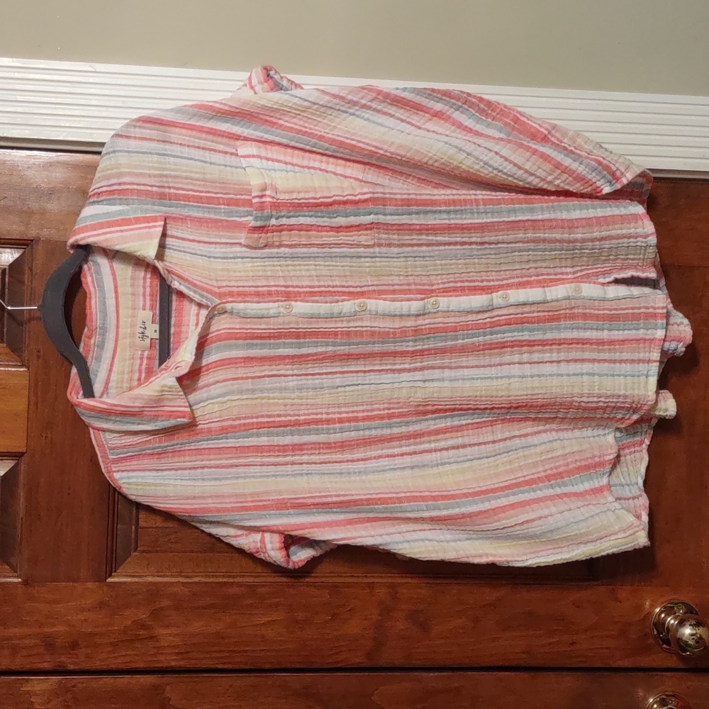 Women's 100% cotton top in EUC